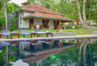 Villa Godahena allows 18 year olds to book a room