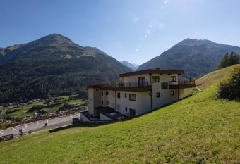 Haus Stefanie has Balcony rooms