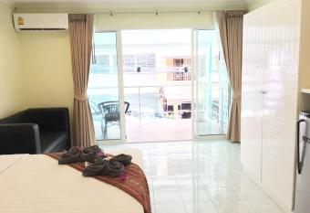 Thai Orchid Guest House allows 18 year olds to book a room