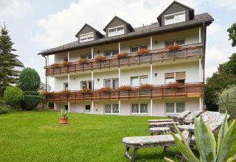 Tannm  hle Hotel und Restaurant GmbH allows 18 year olds to book a room