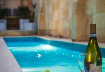 Id Dar Ta Censu allows 18 year olds to book a room