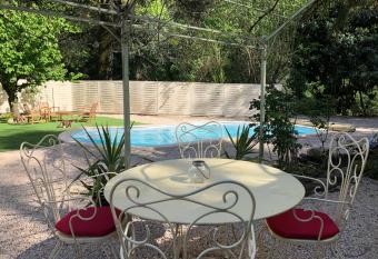 Maison des Ing  nieurs allows 18 year olds to book a room