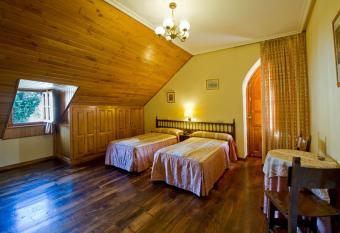 Hotel Restaurante La Casilla has Balcony rooms