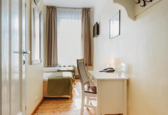 Economy Hotel allows 18 year olds to book a room