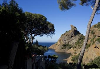 La Calanque de Figuerolles allows 18 year olds to book a room