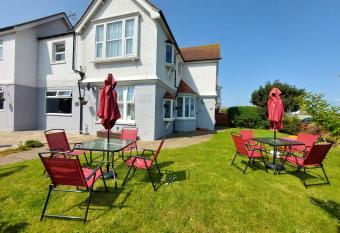 Westbrook Lodge Guest House allows 18 year olds to book a room