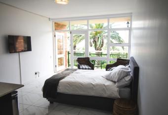 Brookes Hill Private Suite allows 18 year olds to book a room