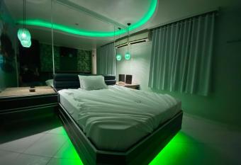 Lina Motel Tatuap   allows 18 year olds to book a room