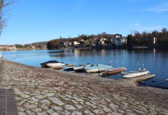 Monolocale nel Centro Storico di Sesto Calende has Balcony rooms