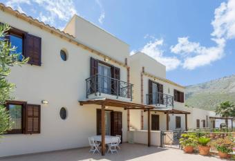 Appartamenti Karma vacanze has Balcony rooms