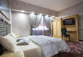 Casa Romana allows 18 year olds to book a room