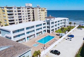 Coastal Waters Inn has Balcony rooms