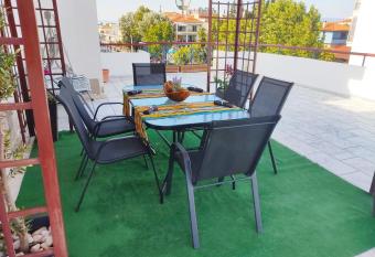 Golden Sky 1 Apartment allows 18 year olds to book a room