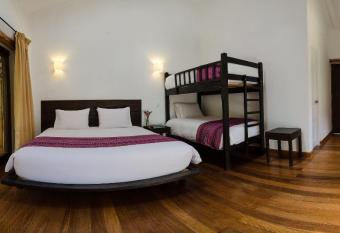 Bamboo Lodge Sacred Valley has rooms with a private hot tub