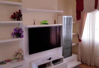 Casa Jon Con Garage Y Wifi has rooms with a private hot tub