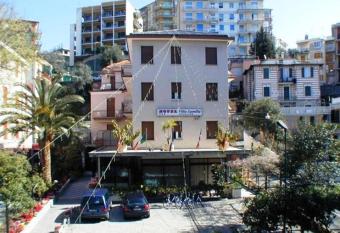 Hotel Villa Camilla allows 18 year olds to book a room