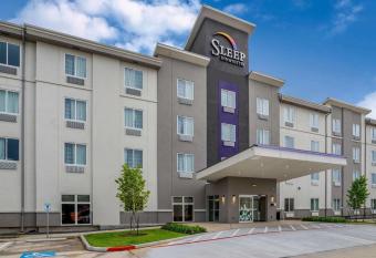 Sleep Inn & Suites Near Westchase allows 18 year olds to book a room
