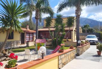 Villa enza has Balcony rooms