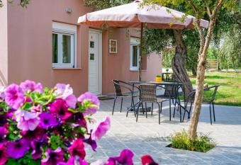 Votsalo Studios has Balcony rooms