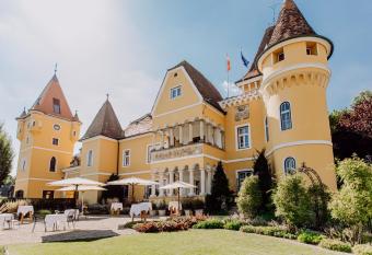 Georgi Schloss - Boutique Hotel has Balcony rooms