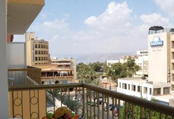 Al Qidra Hotel & Suites Aqaba has Smoking/Balcony rooms