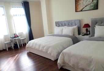 Glory Hotel has rooms with a private hot tub