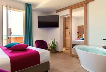 You & Me Beach Hotel allows 18 year olds to book a room