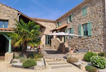 Domaine Saint Claude - G  te , Chambres d h  tes & h  bergement insolite has Balcony rooms