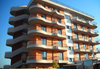 B&B HOTEL Pomezia Cortese has Balcony rooms