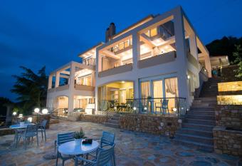 Villa Sunset has Balcony rooms