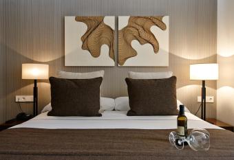 Carris Cardenal Quevedo has Balcony rooms