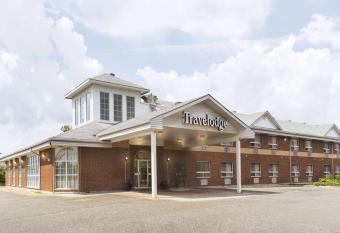 Travelodge by Wyndham Timmins allows 18 year olds to book a room