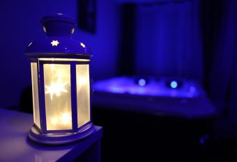 Jac-Cosy allows 18 year olds to book a room