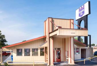 Knights Inn Fayetteville - Fort Bragg has Smoking rooms