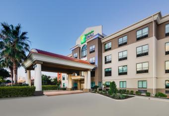 Holiday Inn Express & Suites San Antonio Nw Near Seaworld By IHG allows 18 year olds to book a room