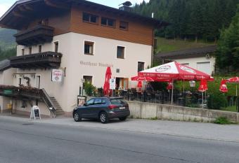 Gasthaus Vinaders has Balcony rooms