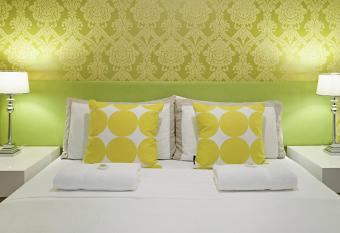 Ballina Travellers Lodge allows 18 year olds to book a room