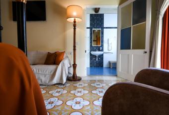 Maria Giovanna Guest House has Balcony rooms