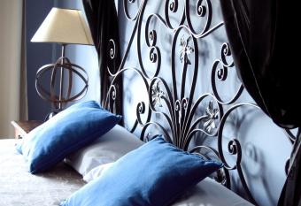 Hotel Rural La Pedriza Original allows 18 year olds to book a room