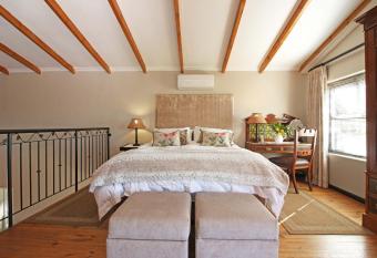 Cape Goodness has Balcony rooms