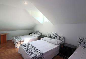 Garnim guest house has Balcony rooms