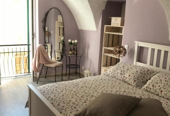 La Paramira has Balcony rooms