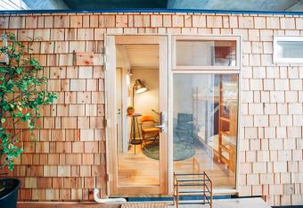 Tinys Yokohama Hinodecho has Balcony rooms