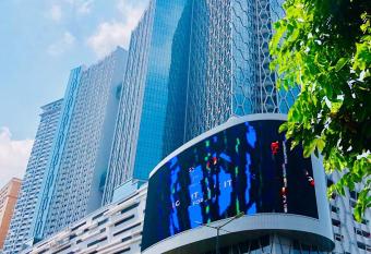 The Bridge Club has Balcony rooms