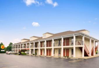 Super 8 by Wyndham Garner/Clayton/Raleigh has Smoking rooms