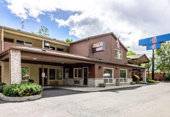Motel 6-Yakima, WA - Downtown allows 18 year olds to book a room