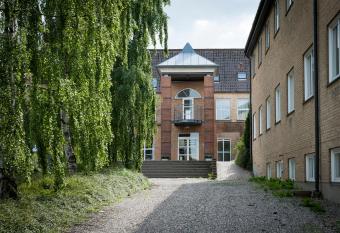 Benniksgaard Anneks allows 18 year olds to book a room