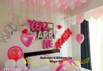 R&M End Unit Condo at Wind - City & Lake View allows 18 year olds to book a room