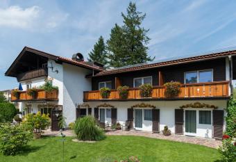 Pension Wendelstein has Balcony rooms