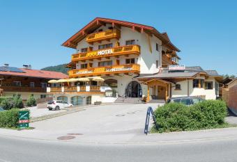 Hotel Schneeberger has Balcony rooms